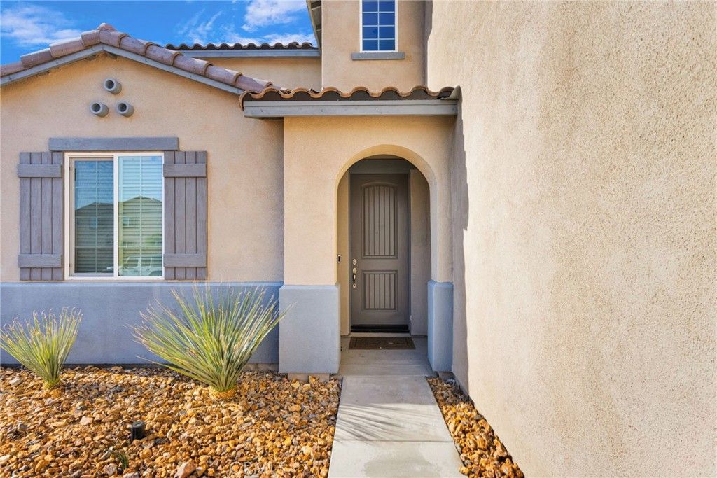 Image 4 of property listing at 12644 Ojo Caliente, Victorville, CA 92392