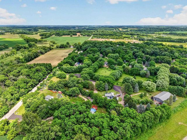3288 Sig Court, Mcfarland, WI 53558