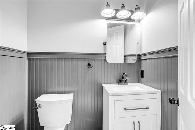 11 Forest Lake Drive, Simpsonville, SC 29681