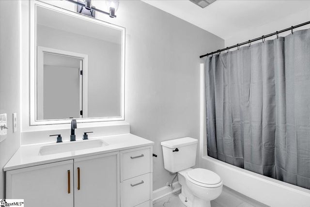 11 Forest Lake Drive, Simpsonville, SC 29681