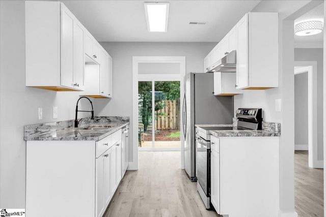 11 Forest Lake Drive, Simpsonville, SC 29681