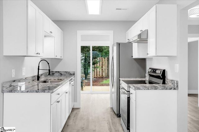 11 Forest Lake Drive, Simpsonville, SC 29681