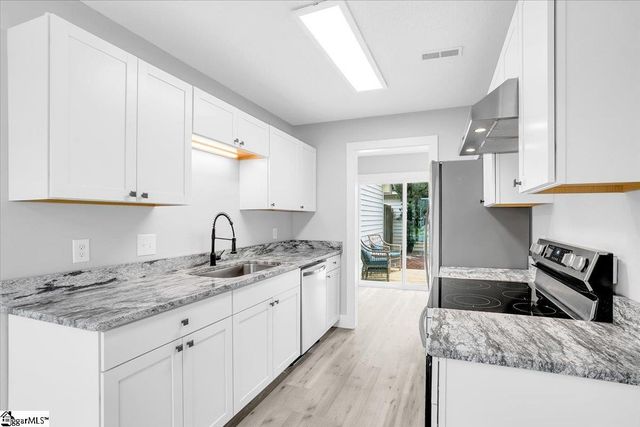 11 Forest Lake Drive, Simpsonville, SC 29681