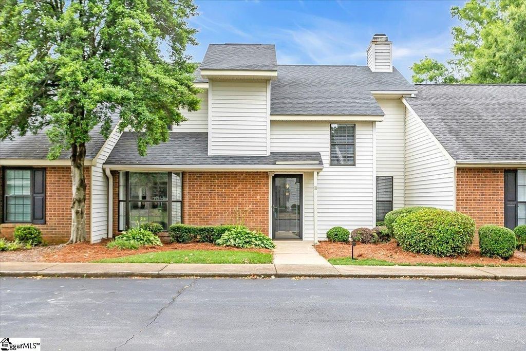 11 Forest Lake Drive, Simpsonville, SC 29681