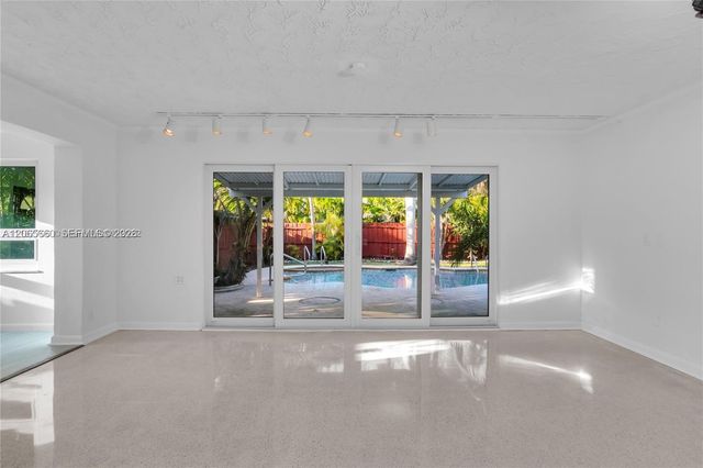 617 NE 2nd Place, Dania Beach, FL 33004