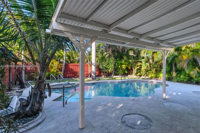 617 NE 2nd Place, Dania Beach, FL 33004