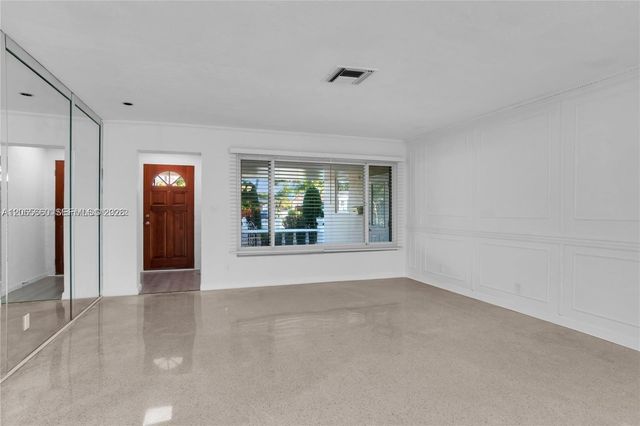 617 NE 2nd Place, Dania Beach, FL 33004