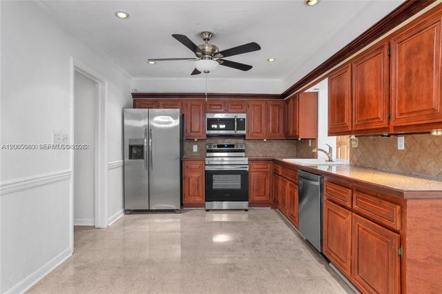 617 NE 2nd Place, Dania Beach, FL 33004