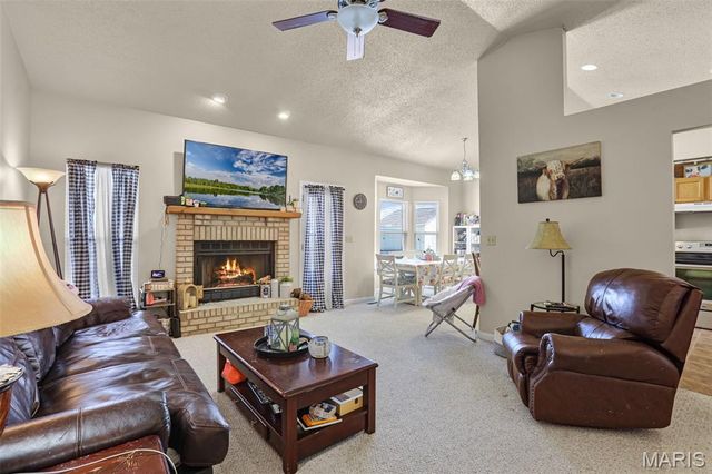 753 Forest Green Drive, O'fallon, IL 62269
