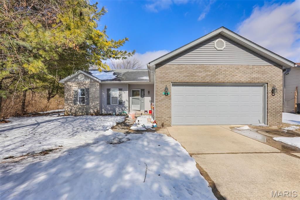 753 Forest Green Drive, O'fallon, IL 62269
