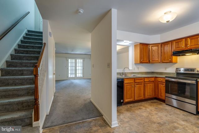 4 ACORN BLVD, Lancaster, PA 17602