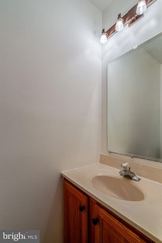 4 ACORN BLVD, Lancaster, PA 17602