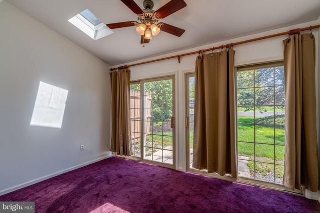 4 ACORN BLVD, Lancaster, PA 17602