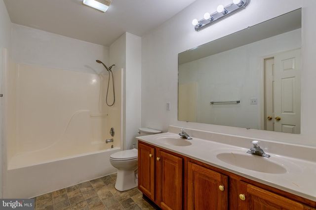 4 ACORN BLVD, Lancaster, PA 17602