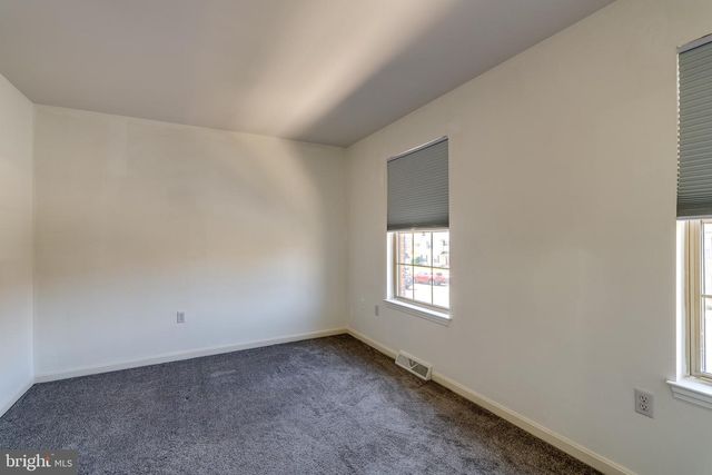 4 ACORN BLVD, Lancaster, PA 17602