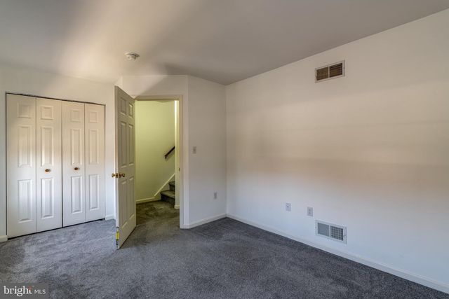4 ACORN BLVD, Lancaster, PA 17602