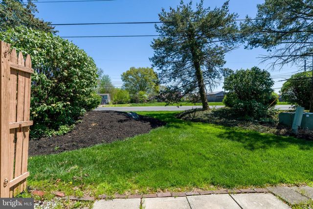 4 ACORN BLVD, Lancaster, PA 17602