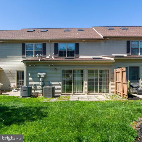4 ACORN BLVD, Lancaster, PA 17602