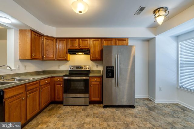 4 ACORN BLVD, Lancaster, PA 17602