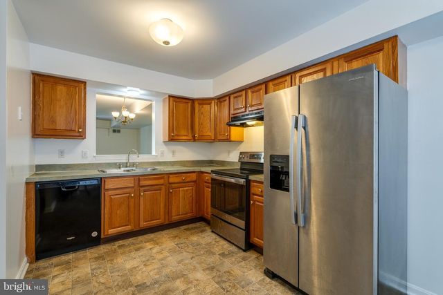 4 ACORN BLVD, Lancaster, PA 17602
