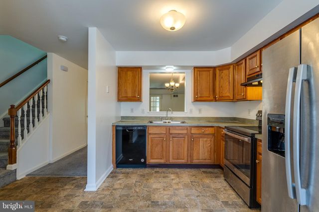 4 ACORN BLVD, Lancaster, PA 17602