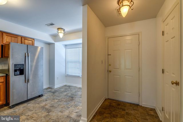 4 ACORN BLVD, Lancaster, PA 17602