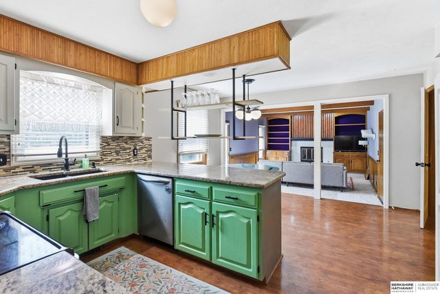1212 Cedarwoods Drive, Papillion, NE 68046