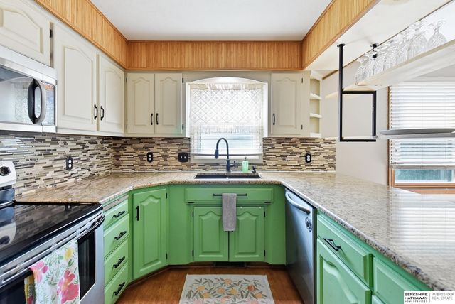 1212 Cedarwoods Drive, Papillion, NE 68046