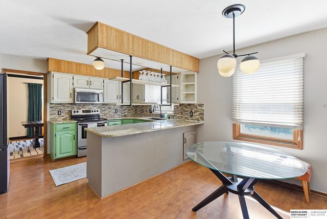1212 Cedarwoods Drive, Papillion, NE 68046