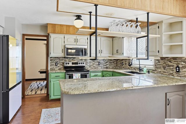 1212 Cedarwoods Drive, Papillion, NE 68046