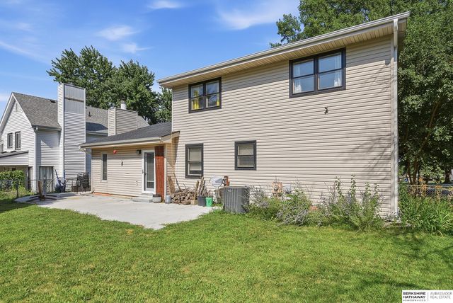 1212 Cedarwoods Drive, Papillion, NE 68046