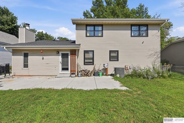 1212 Cedarwoods Drive, Papillion, NE 68046