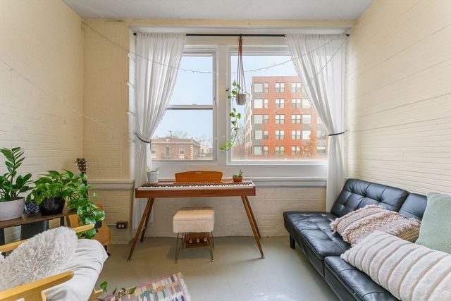 238 S Huntington Ave 5, Boston, MA 02130