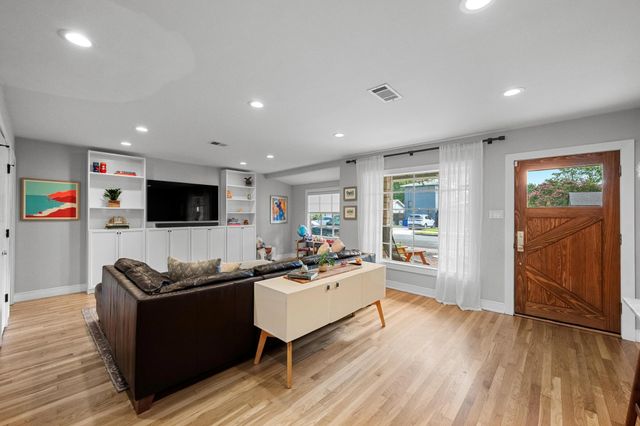 5008 W Frances PL, Austin, TX 78731