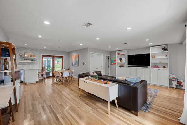 5008 W Frances PL, Austin, TX 78731