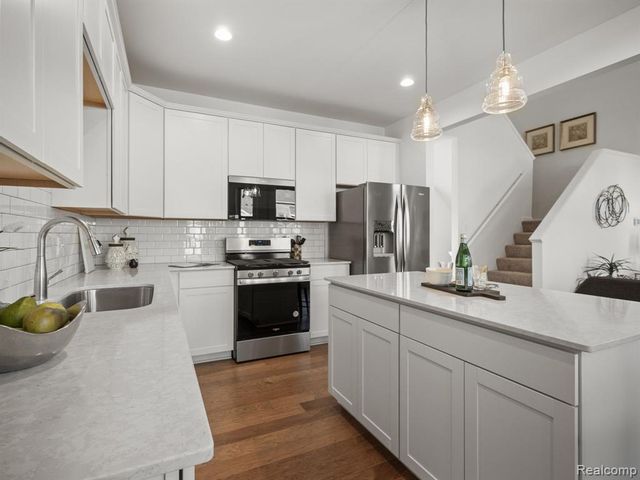 20787 Burn Drive, Macomb, MI 48044