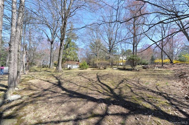 2 Augur Road, Airmont, NY 10901