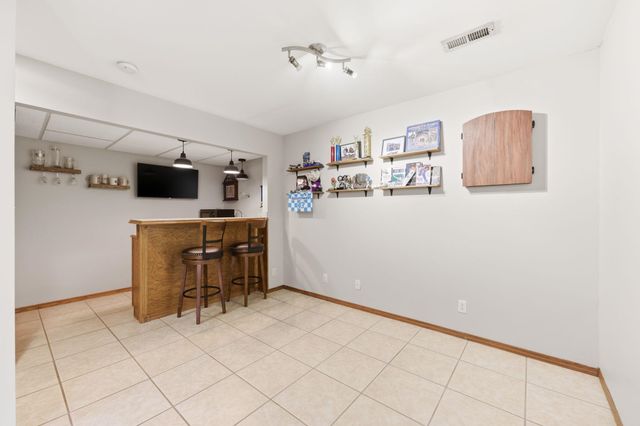 1616 N Redbarn St, Wichita, KS 67212