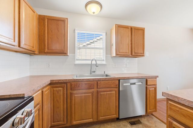 1616 N Redbarn St, Wichita, KS 67212