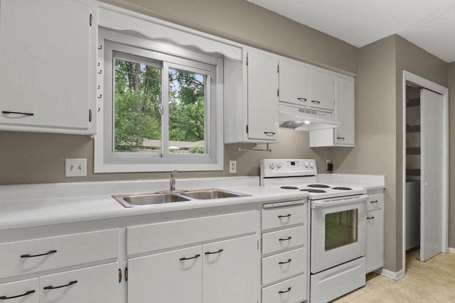 900 Monroe Court, Stoughton, WI 53589