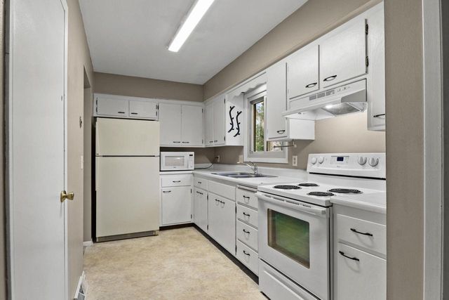 900 Monroe Court, Stoughton, WI 53589