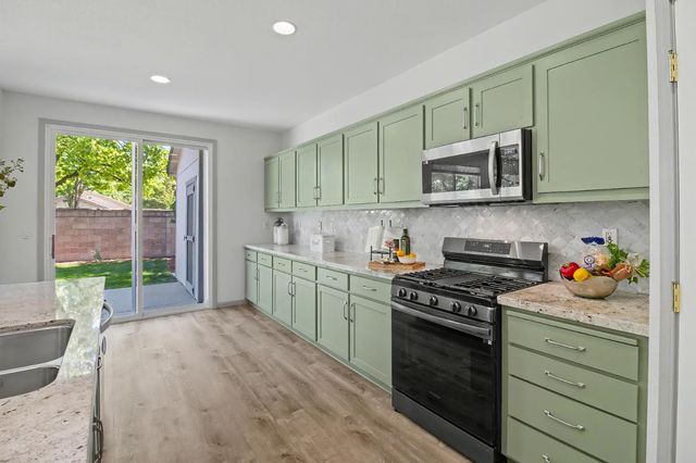 100 Aviator Cir, Sacramento, CA 95835