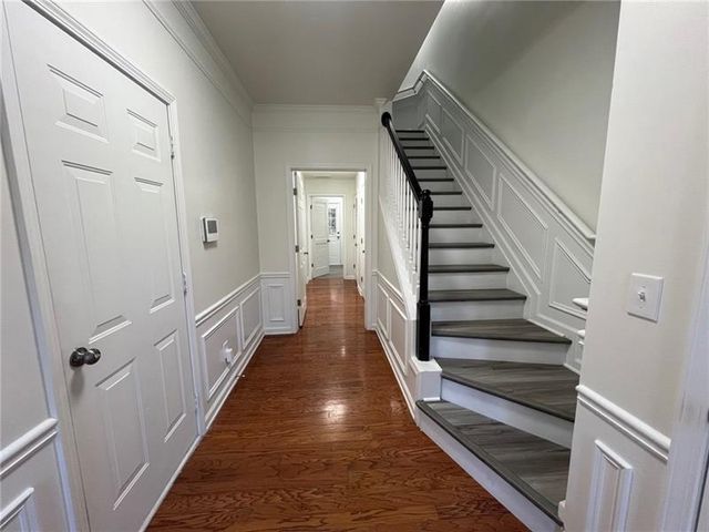 2024 MERRIMONT Way, Roswell, GA 30075