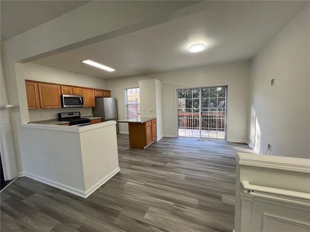 2024 MERRIMONT Way, Roswell, GA 30075