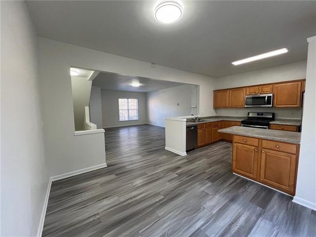 2024 MERRIMONT Way, Roswell, GA 30075