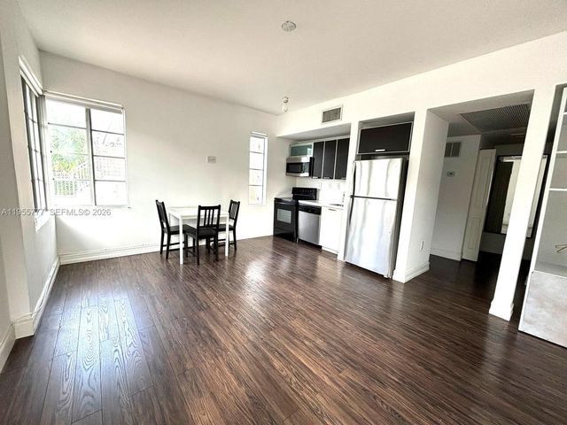 621 11th St 101, Miami Beach, FL 33139