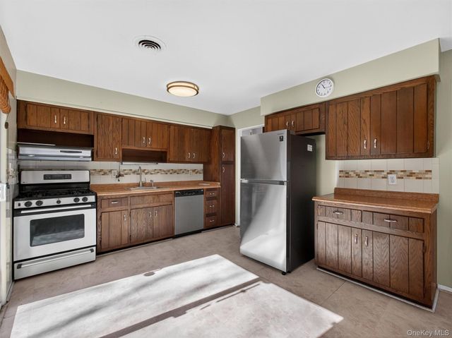 82 Lincoln Street, Sloatsburg, NY 10974