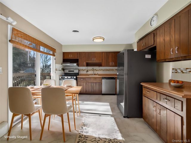 82 Lincoln Street, Sloatsburg, NY 10974