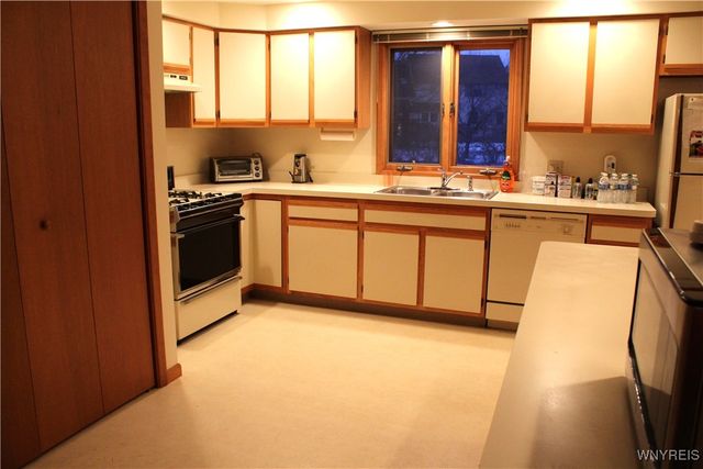 16 Bluebird Lane, Amherst, NY 14228