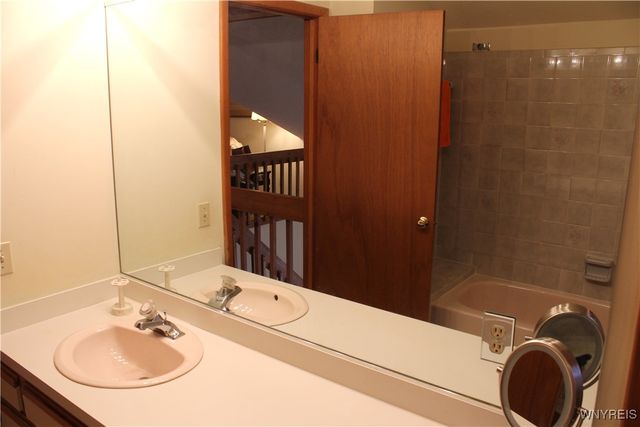 16 Bluebird Lane, Amherst, NY 14228